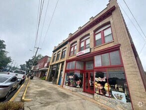 Building Photo - 104 S Main St