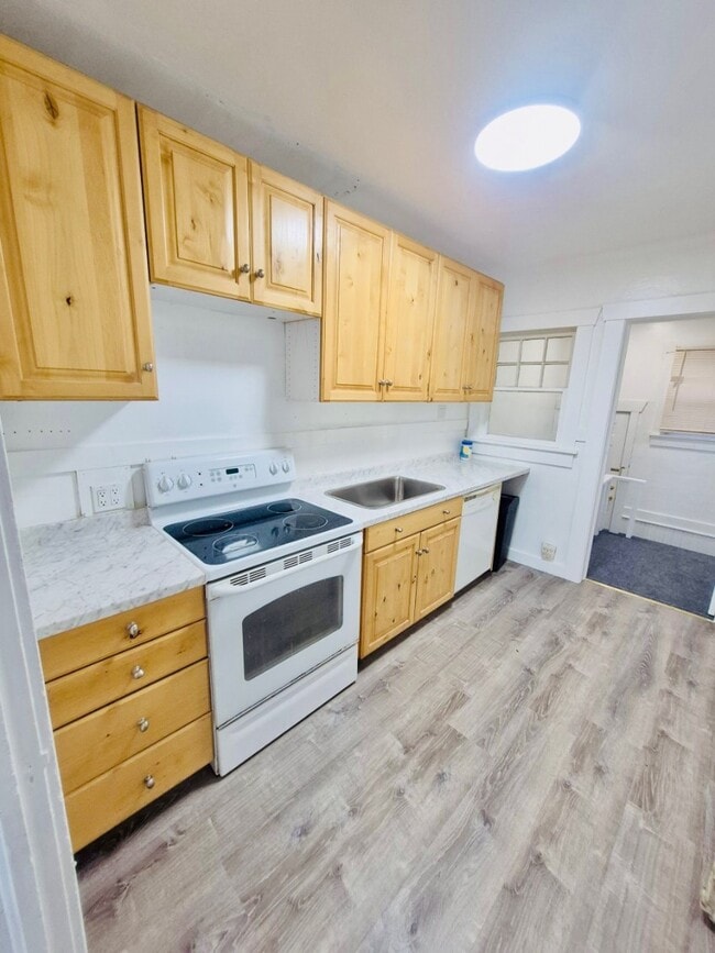 Building Photo - 254 N 10th Ave