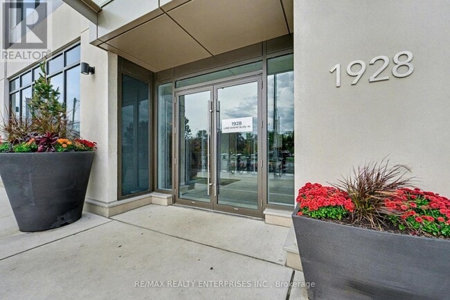 Photo du bâtiment - 1928 Lake Shore Blvd W