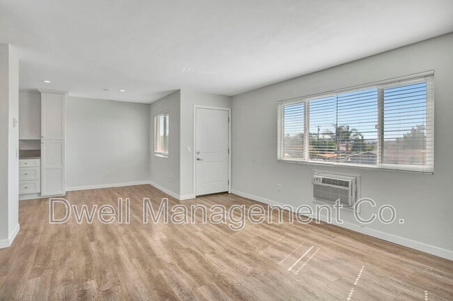 Building Photo - 805 N 3rd St