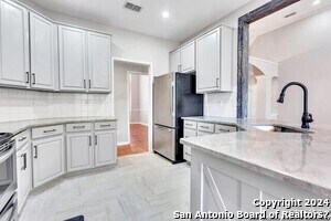 Building Photo - 746 Best Way