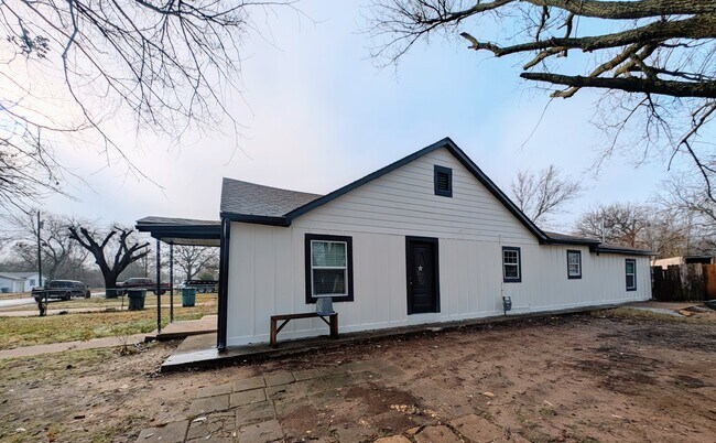 Foto del edificio - 1322 N Brents Ave