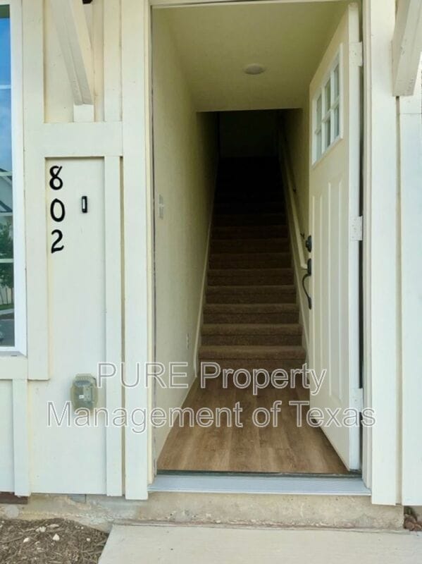 Building Photo - 2002 W 2nd St