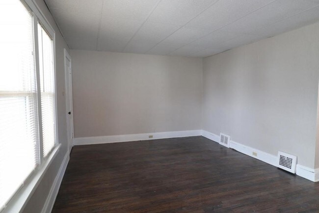 Building Photo - 4808 East 84th Street #Down
