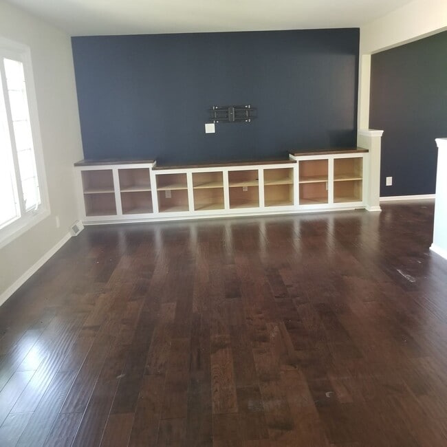 Building Photo - Classic Charm in Northwest Omaha!