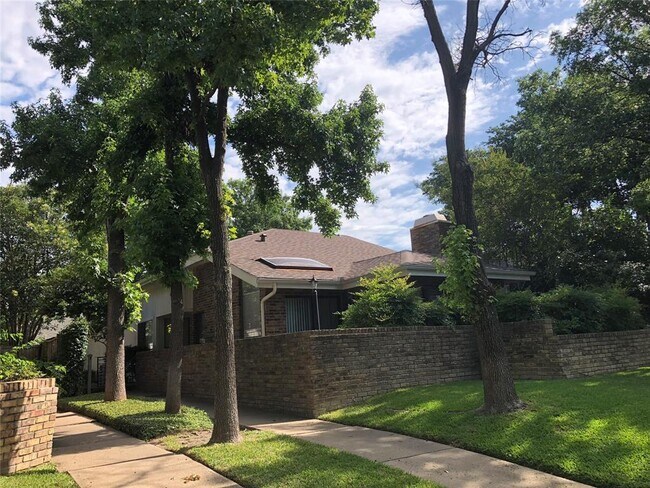 Building Photo - 5951 Glen Heather Dr