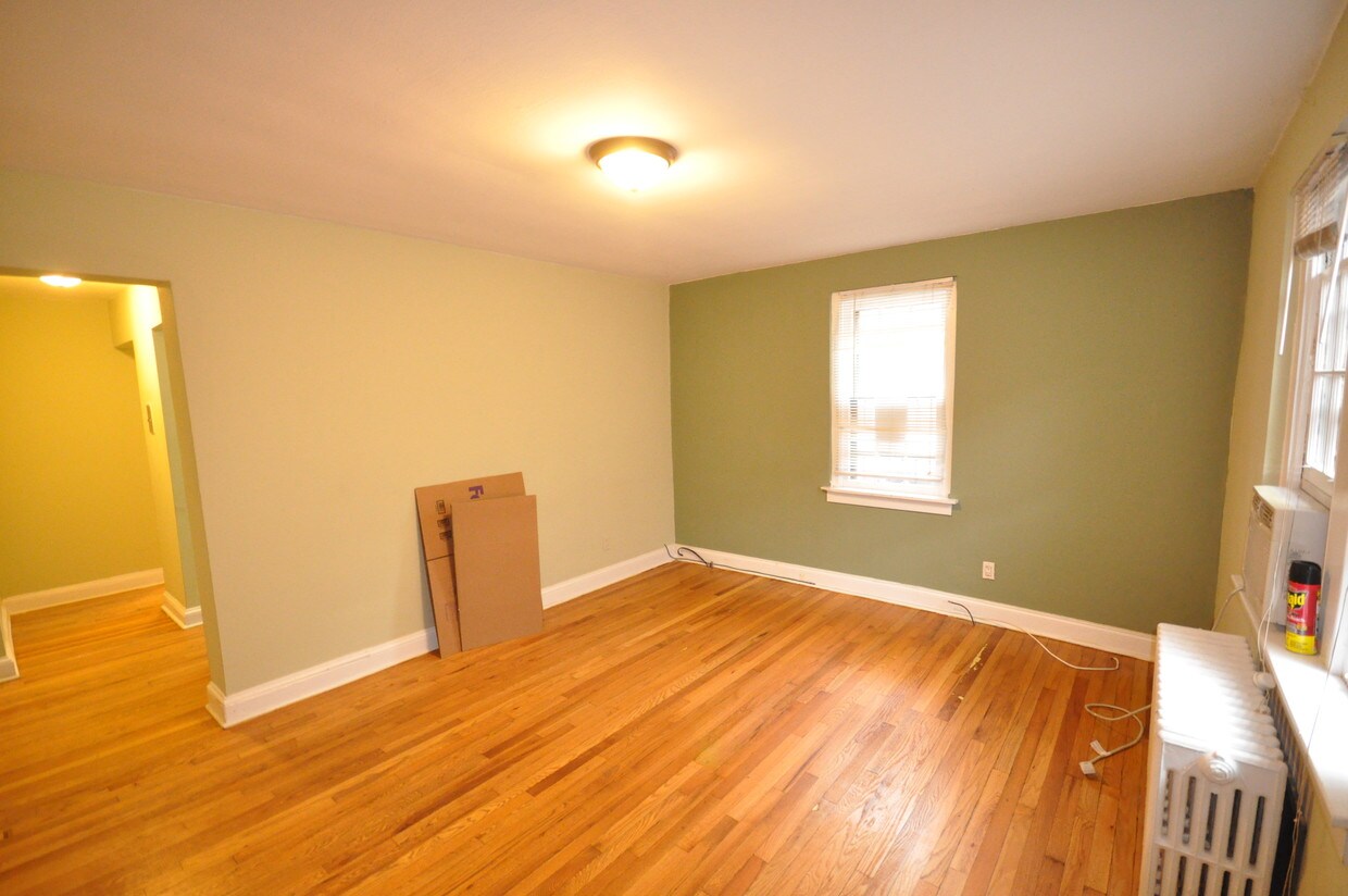 livingroom - 415 S Van Pelt St