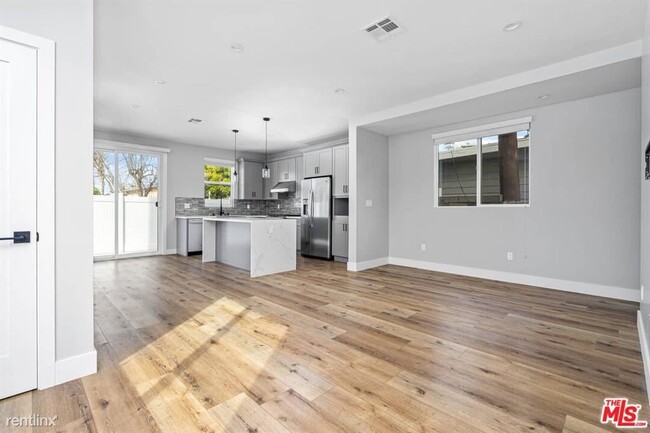 Building Photo - 3 br, 3 bath House - 3113 Hollydale Drive