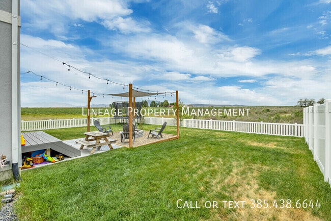 Foto del edificio - 3056 S Shoreline Dr