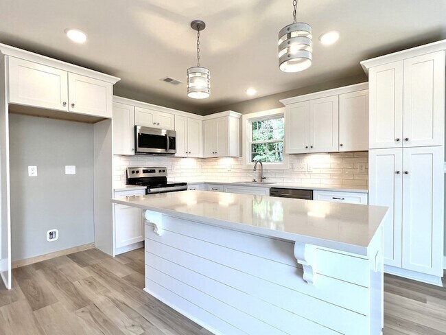 Foto del edificio - 713 Hollie Wy