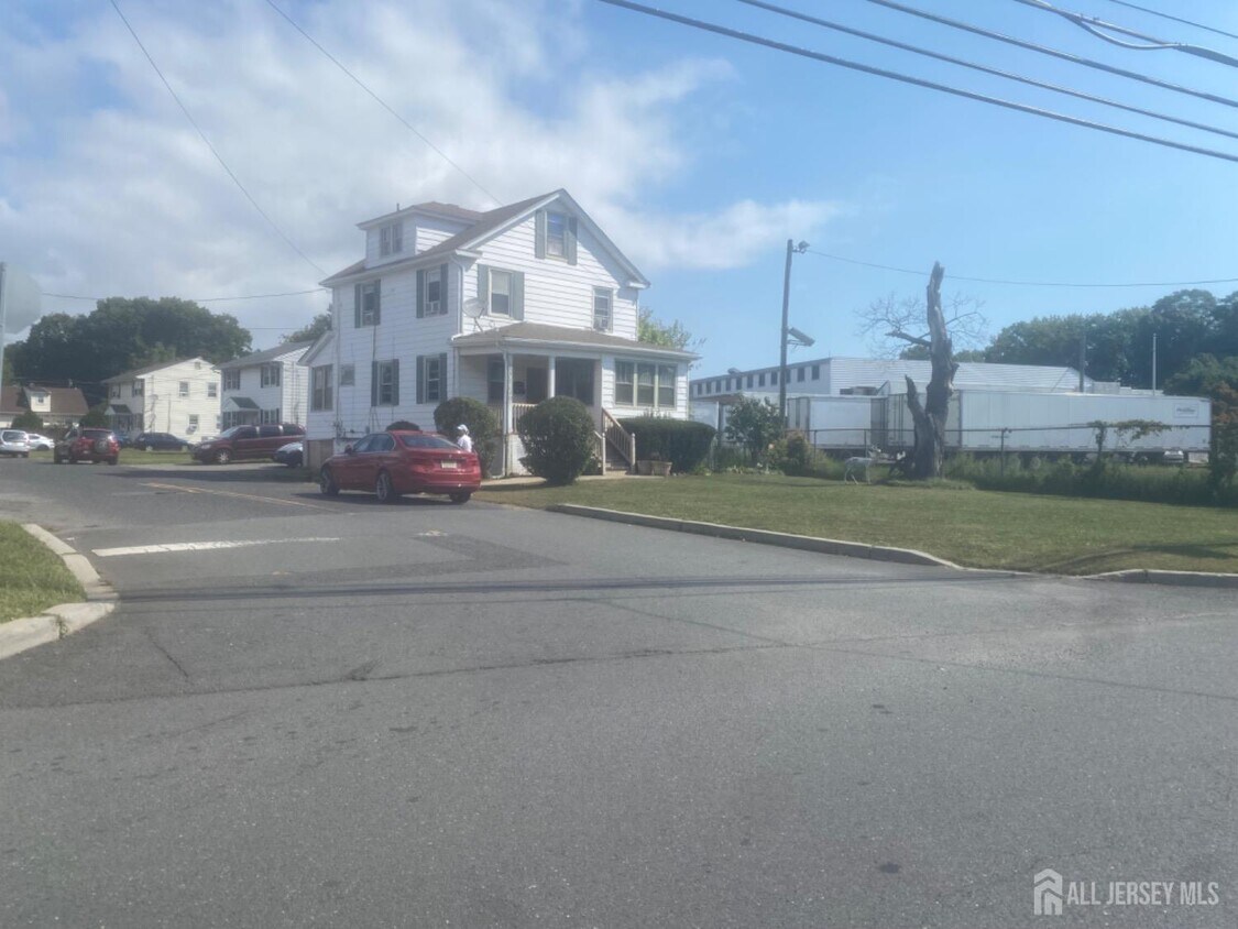 Primary Photo - 649 Nassau St