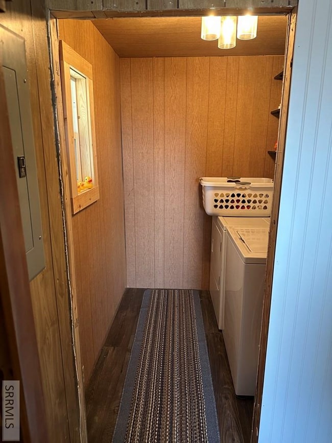 Building Photo - 3 Bed/1 Bath Country Home in Sugar City
