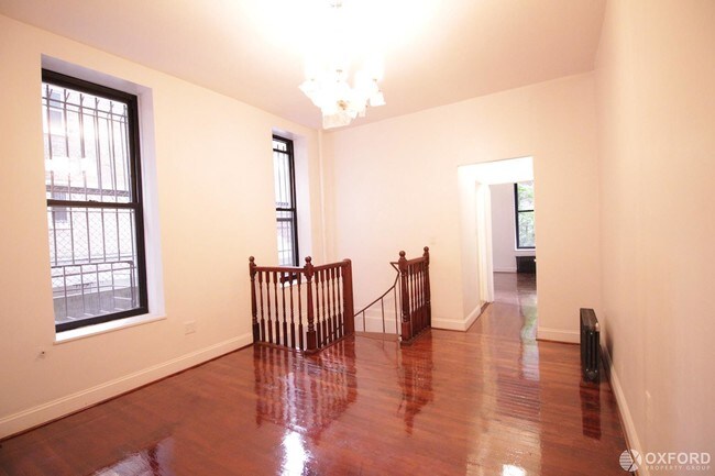 Building Photo - 368 W 52nd St