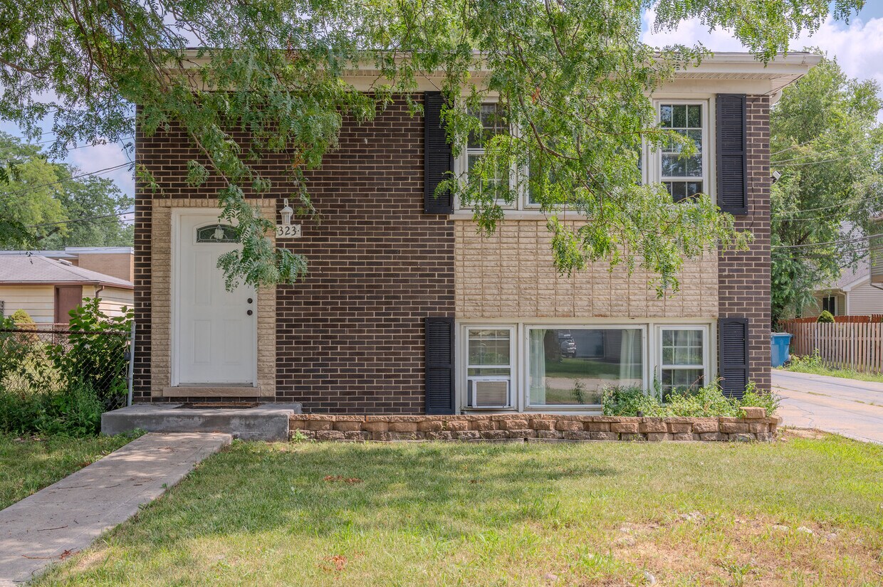Primary Photo - 323 Marshall Rd