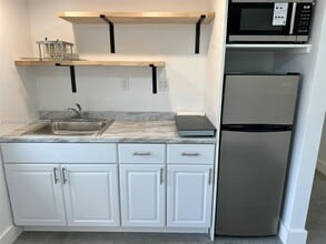 Building Photo - 80 NE 133rd St