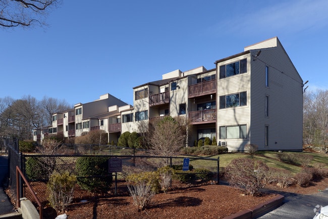 Building Photo - Oakwoods Apartments