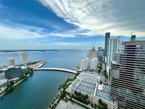 Building Photo - 495 Brickell Ave