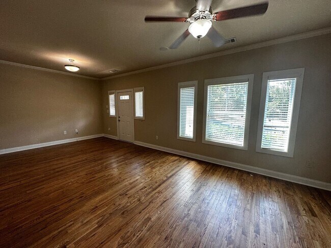 Foto del edificio - LEASING FOR AUGUST 6TH, 2026! CALL TO SECURE YOUR SPOT TODAY!