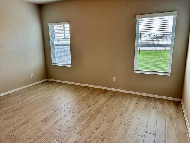 Building Photo - 251 Chesterfield Dr