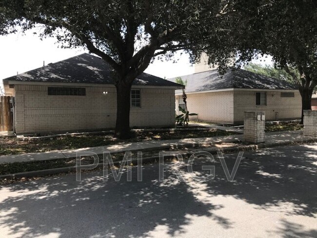 Building Photo - 700 Sandpiper Ave