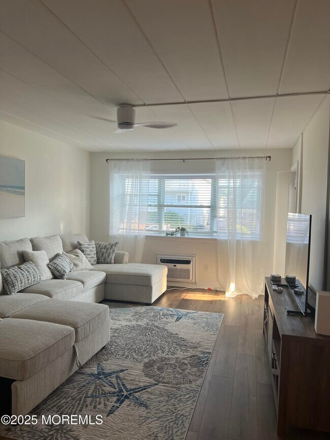 Foto del edificio - 200 Ocean Park Ave