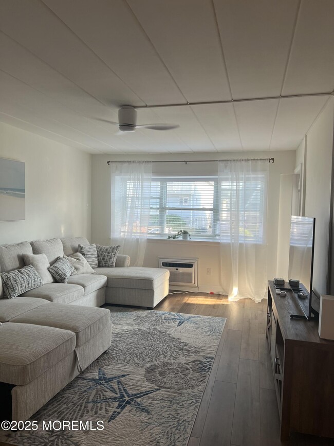 Building Photo - 200 Ocean Park Ave