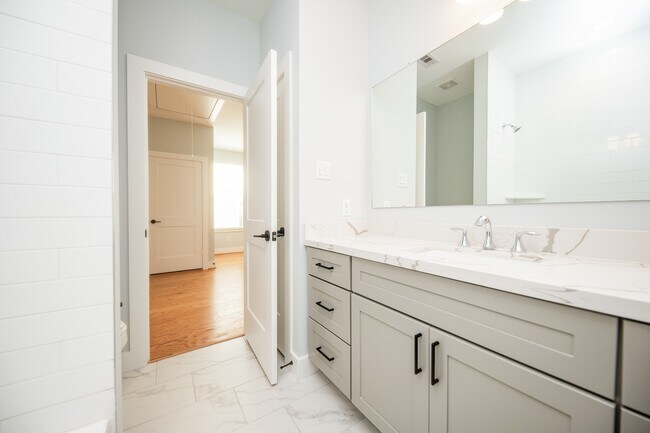 Foto del edificio - 1860 W Tidwell Rd