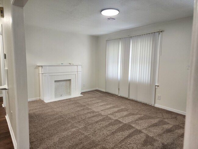 Building Photo - 1225 NE 42nd St