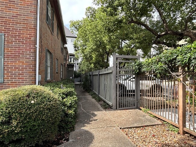 Building Photo - 1840 Branard St