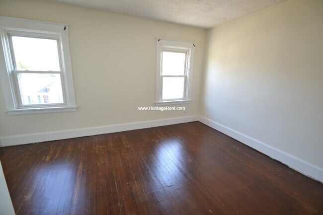Foto del edificio - Great 2br Latonia house with Garage & Fenc...