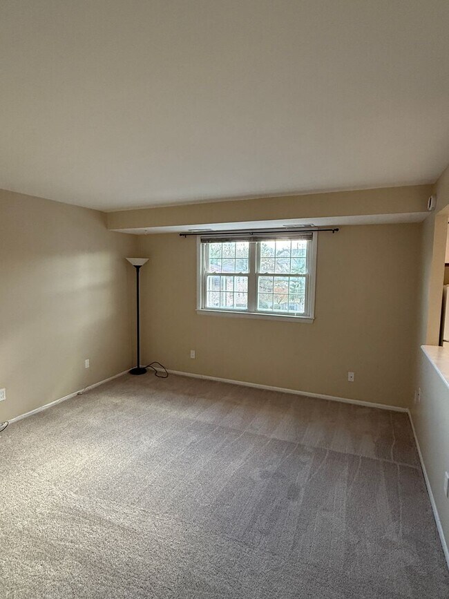 Foto del edificio - Third-Floor 2BR/1.5BA Condo Near I-695