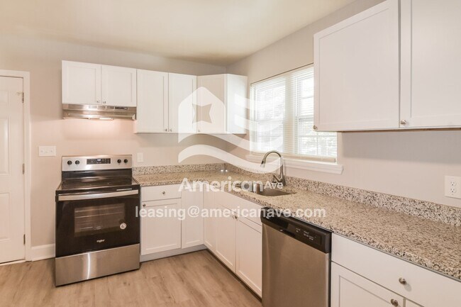 Foto del edificio - 3551 Honeysuckle Rd