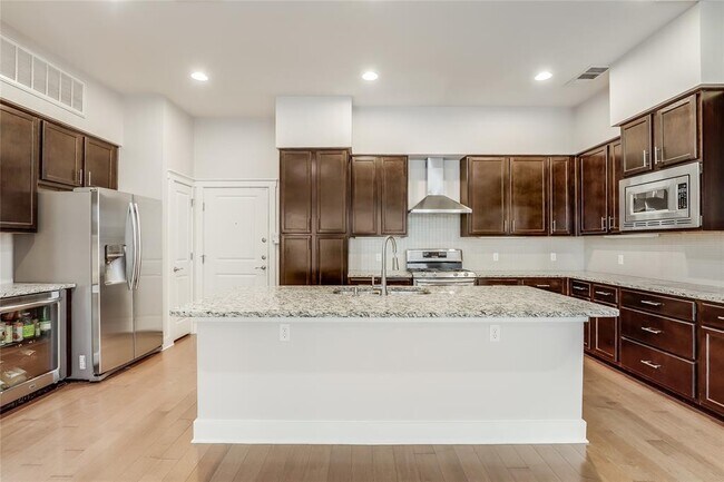 Foto del edificio - 2520 Bluebonnet Ln