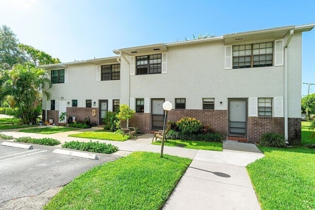 Photo - 421 N Cypress Dr Townhome