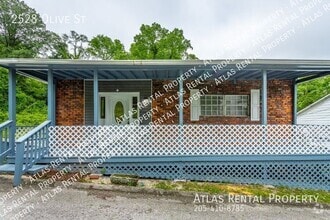 Building Photo - 2528 Olive St