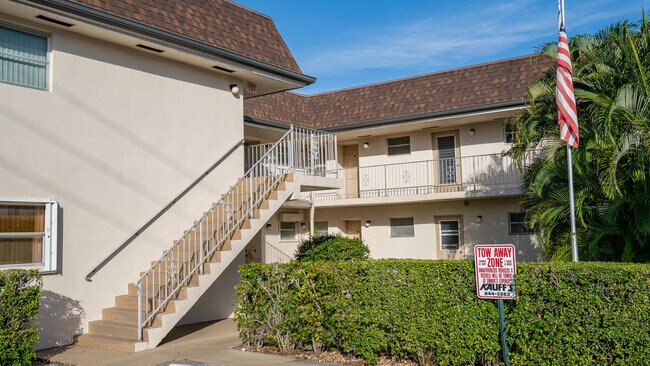 Building Photo - 10270 N Military Trl