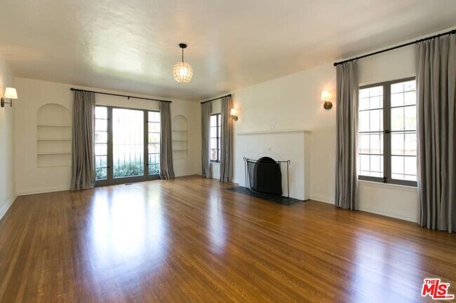 Foto del edificio - 1136 S Hayworth Ave