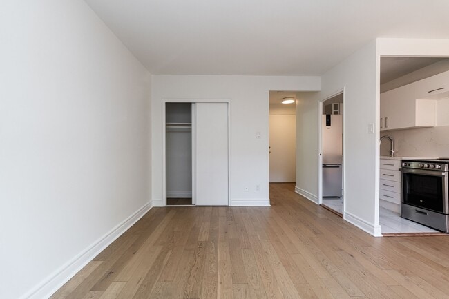 Building Photo - 55 Hendrick Ave