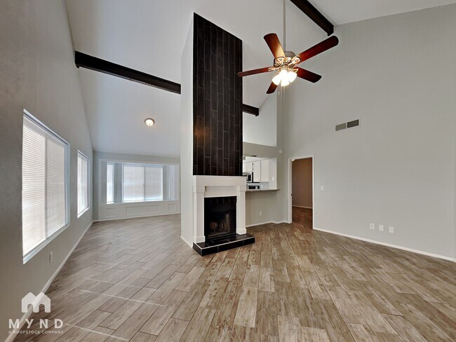 Building Photo - 2265 W Ross Ave