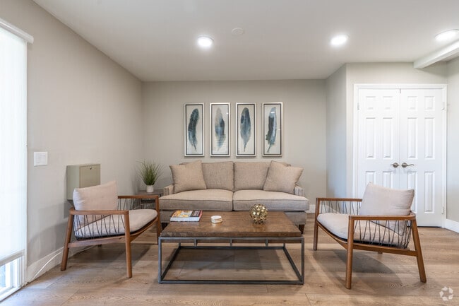 Oficina de arrendamiento - Concord Village