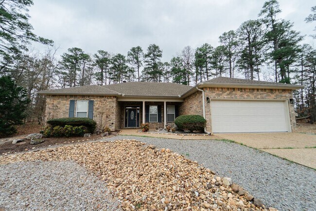 Foto del edificio - Charming 4 bedroom, 2 bathroom located in the picturesque Hot Springs Village