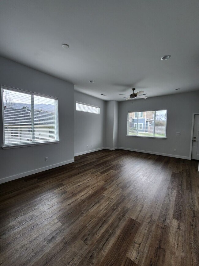 Building Photo - New Construction-Black Mountain Rental!