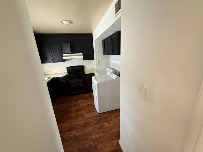 Foto del edificio - ? Updated 2-Bedroom Townhome in Coventry W...