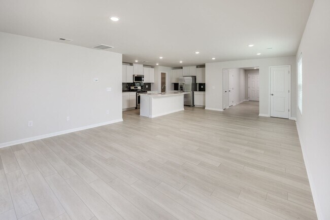 Foto del edificio - Spacious 5BR House with Large backyard in ...