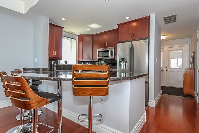 Building Photo - 550 Mariners Way