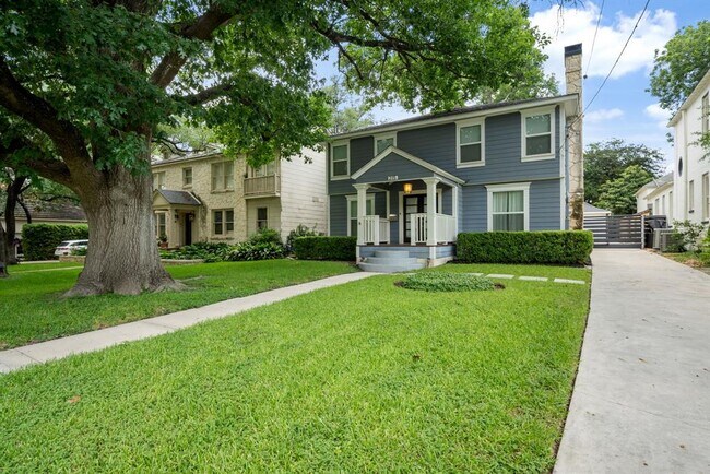 Foto del edificio - 215 College Blvd