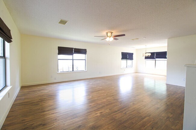 Foto del edificio - 8118 Chestnut Manor Dr