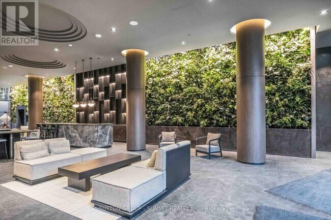 Photo du bâtiment - 120 Broadway Ave