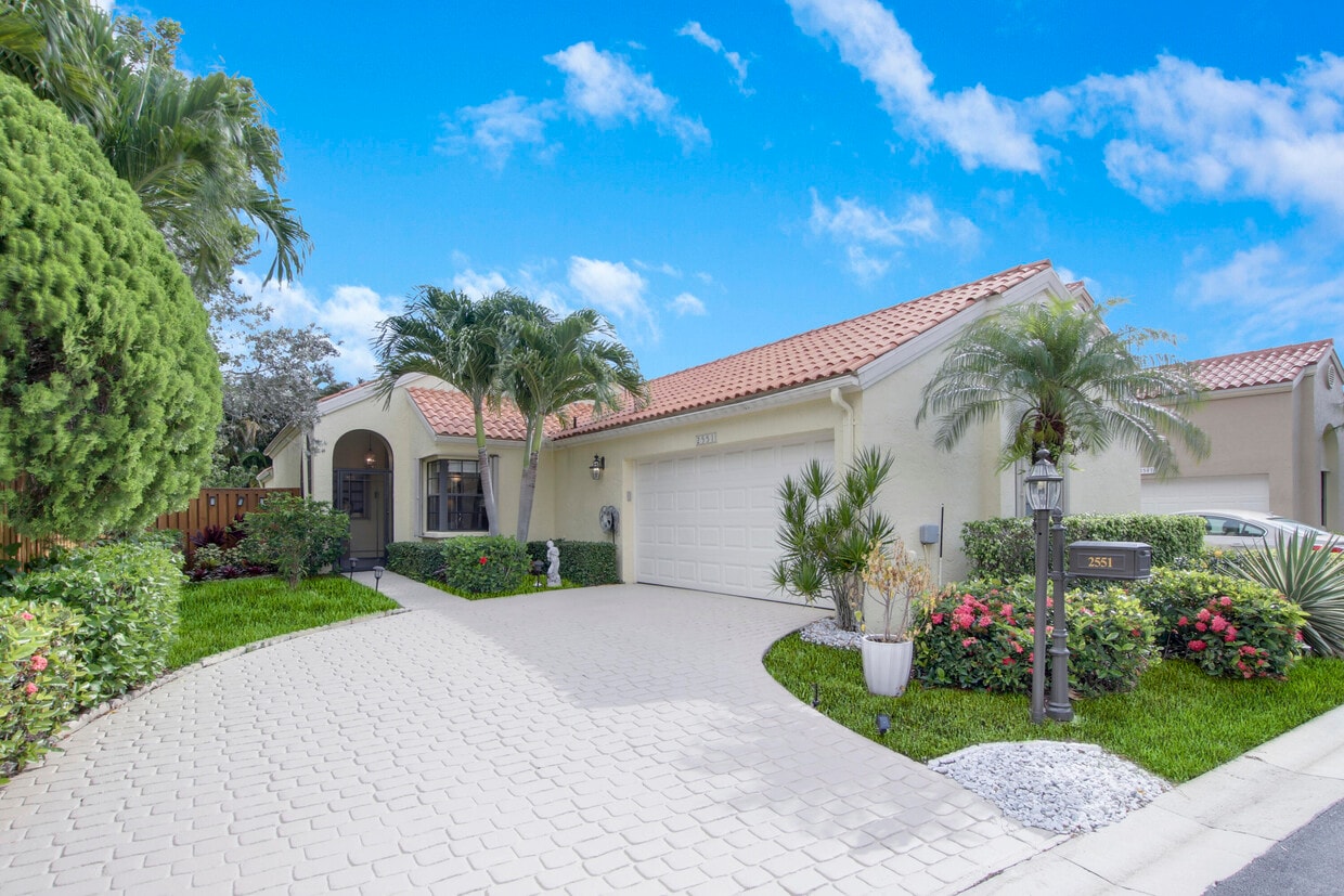 Foto principal - 2551 La Cristal Cir