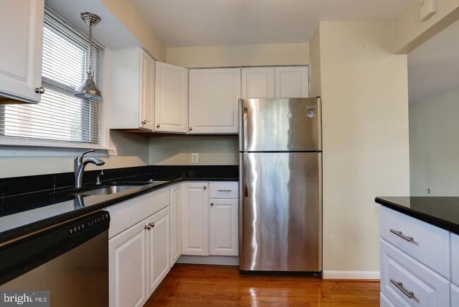 Foto del edificio - 4510 Washington Blvd